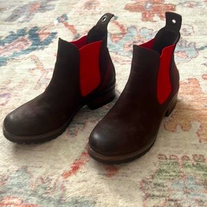 Bueno Chelsea boots, size 8